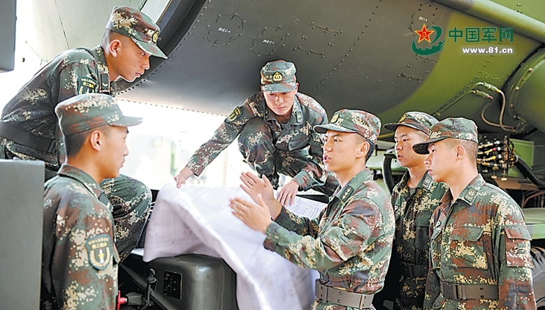 火龙果扦插“小方法”，准备一节枝条，一年长爆盆，结果大又多 